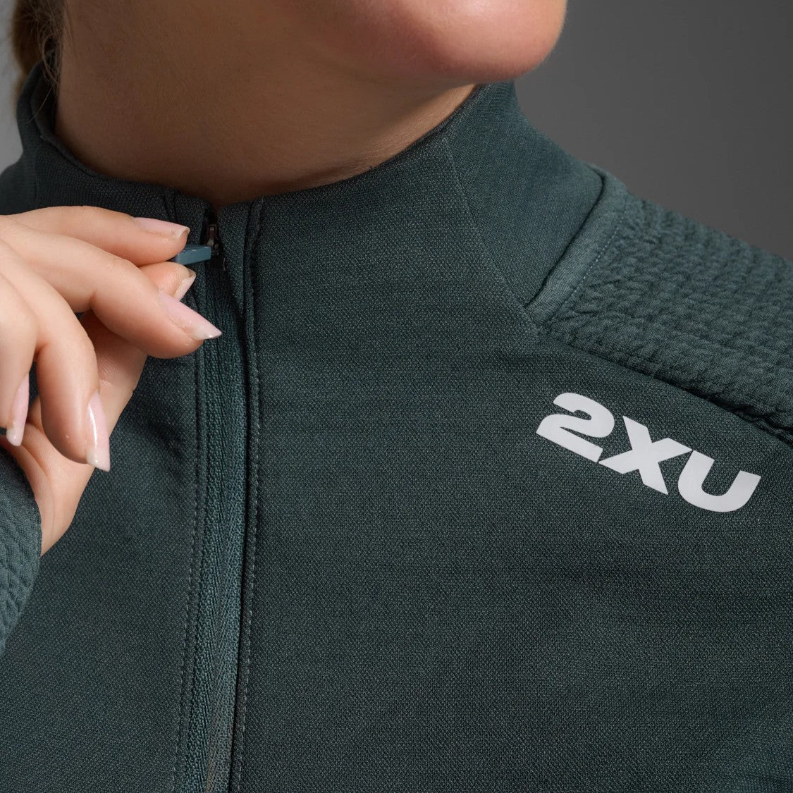 2XU Ignition Hyper-Haptic 1/4 Zip Fleece | Dark Sage / White Reflective | Womens