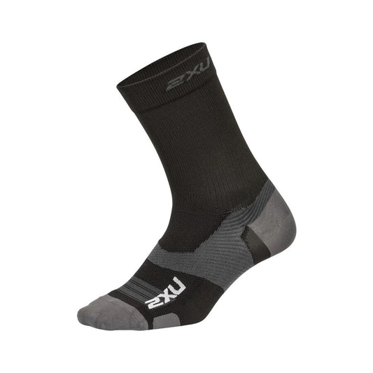 2XU Vectr Socks | Light Cushion | Crew Length | Black / Titanium